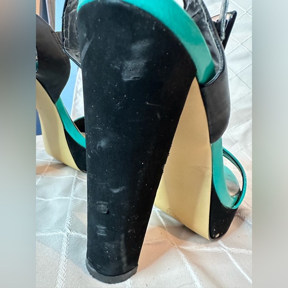 Le Chateau Black/Teal Platform Strappy Sandals, size 8.5 - Picture 12 of 14